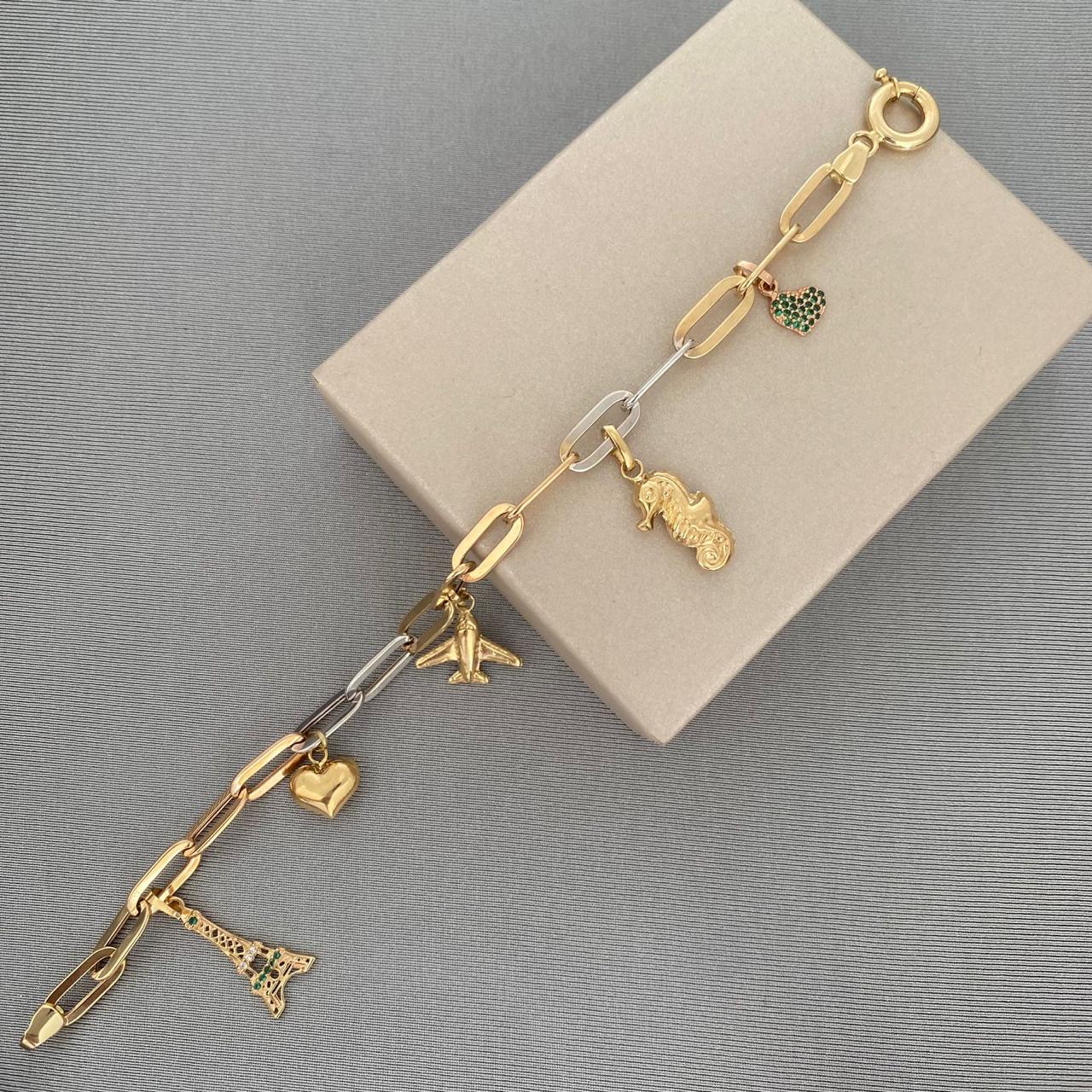 Pulso cajon dijes tipo charms (POR FABRICACION) Tres oros 18k 10,0 Gr / 18 Cm